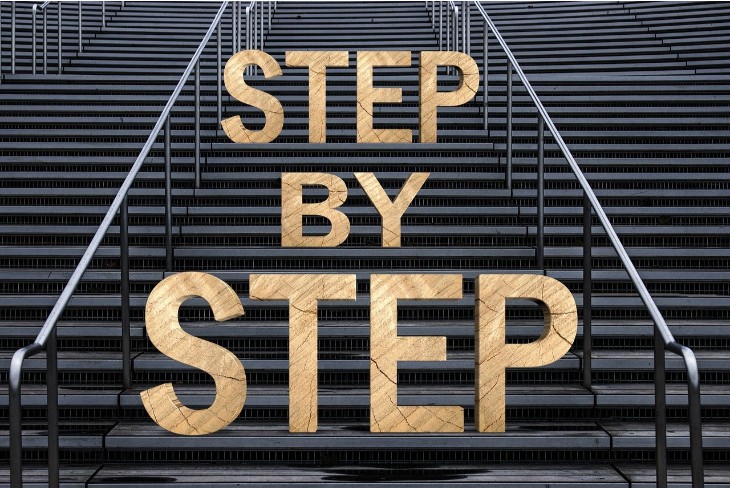 Створення програми в англійській і покроковий рух